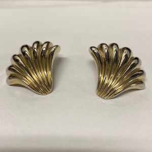Great 🎁 Vintage Gold Shell Post Earrings🎁